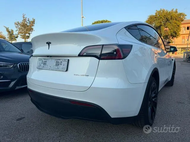 Tesla Model Y 2023 photo 3