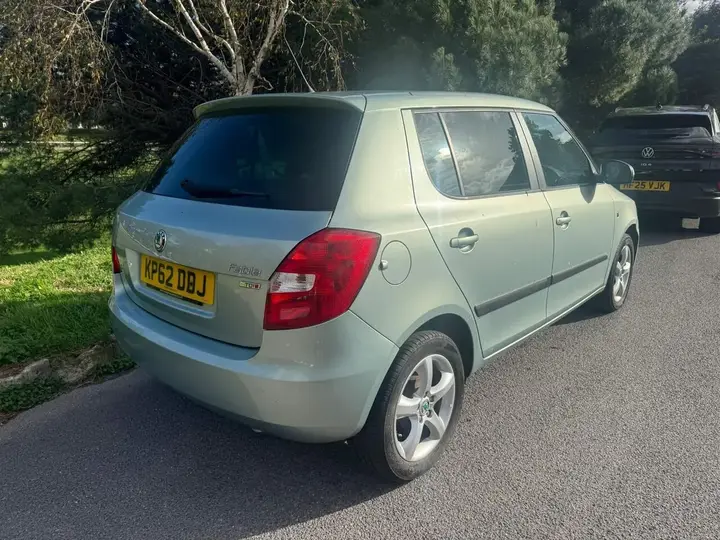 Skoda Fabia 2012 photo 2