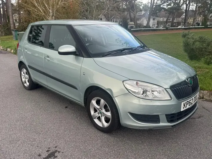 Skoda Fabia 2012 photo 3