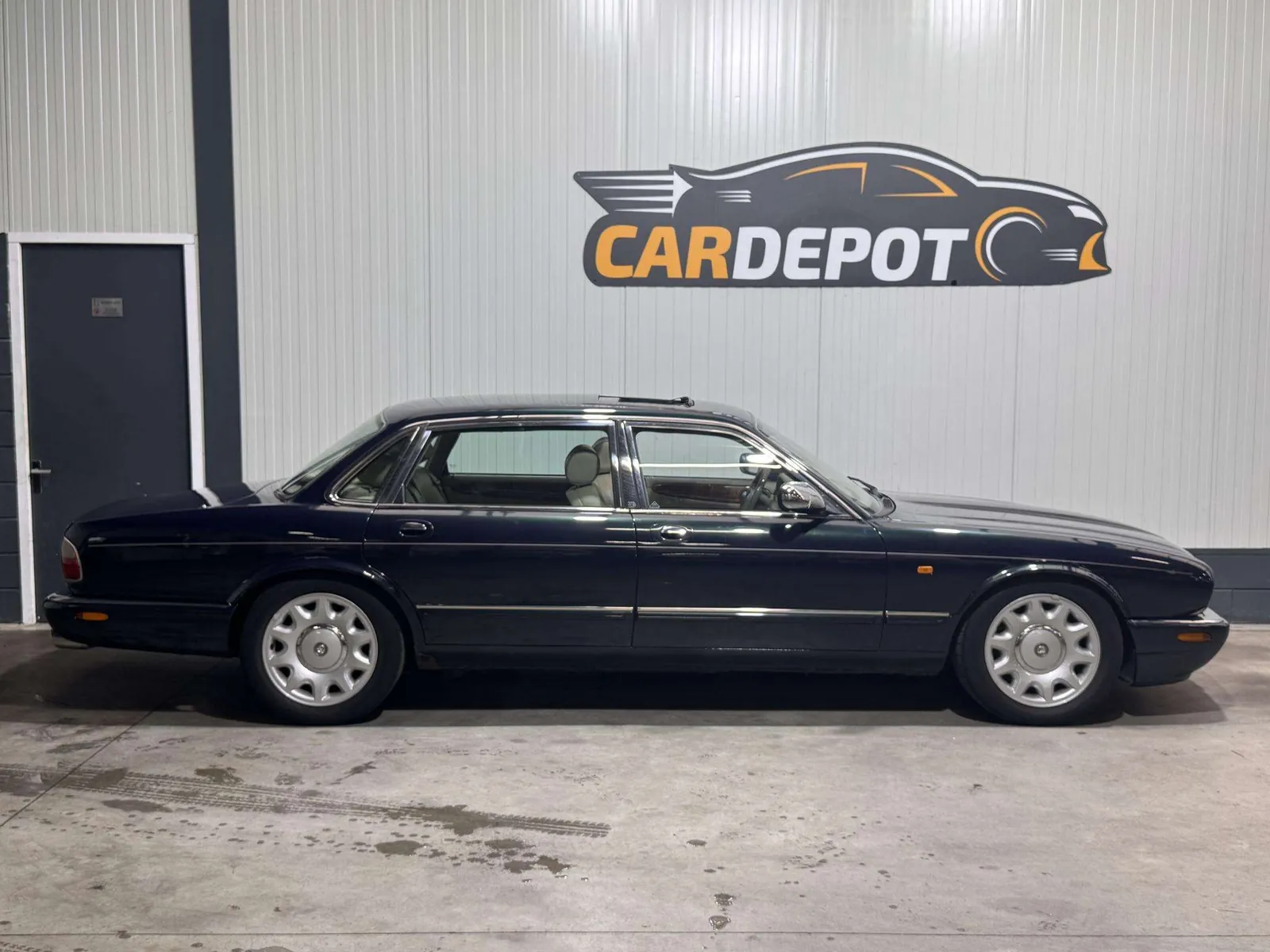 Daimler Super V8 1999 photo 4