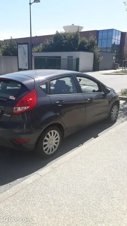 Ford Fiesta 2012 photo 2