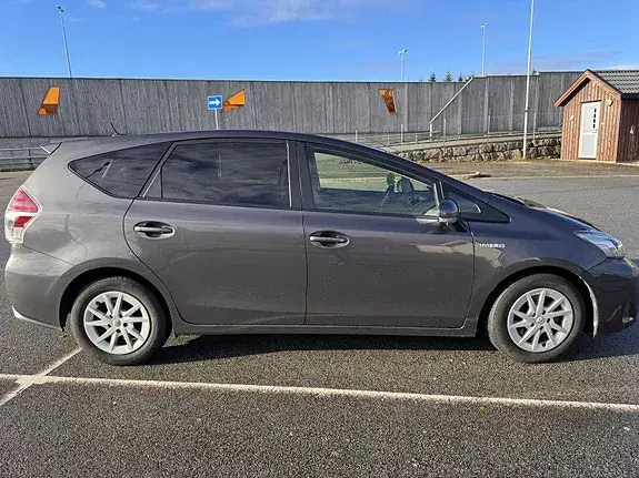 Toyota Prius 2020 photo 2