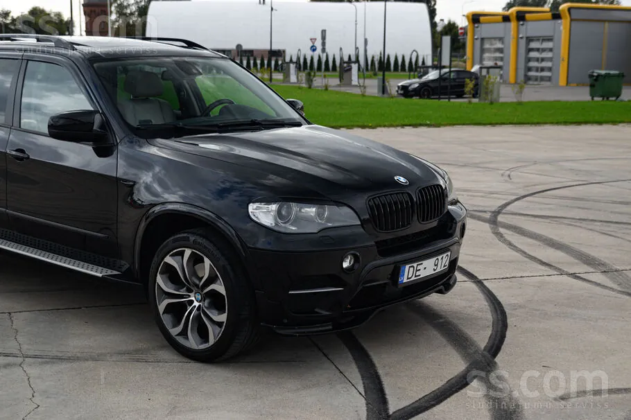 BMW X5 2011 photo 2