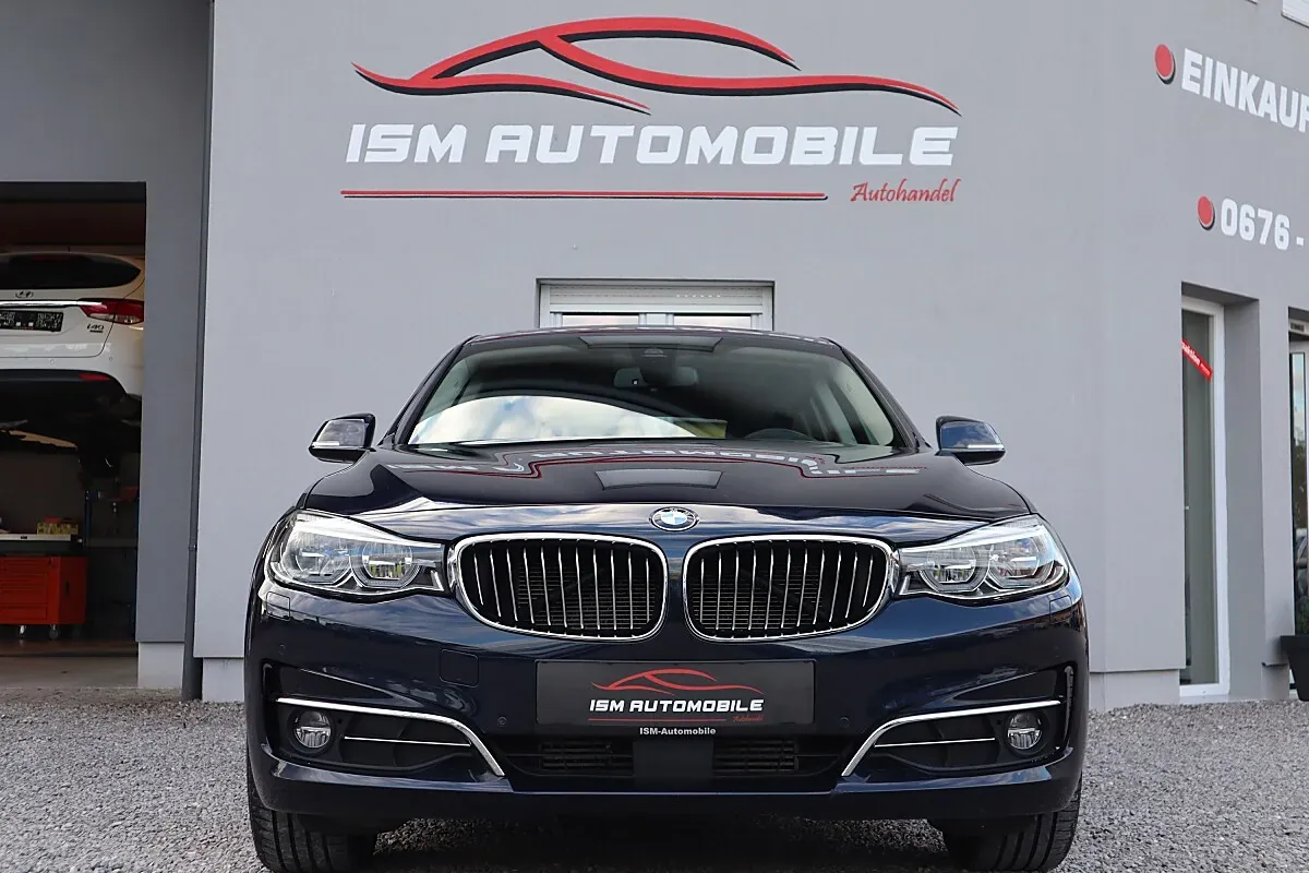 BMW 3 Series 2018 photo 2