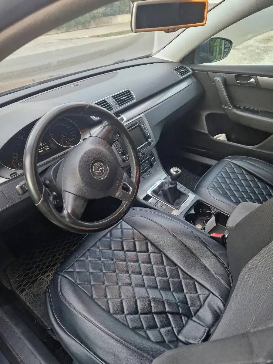 Volkswagen Passat 2011 photo 2