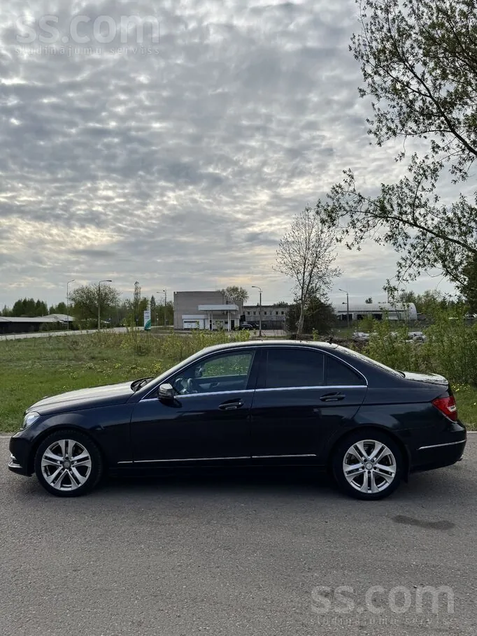 Mercedes-Benz C250 2012 photo 2