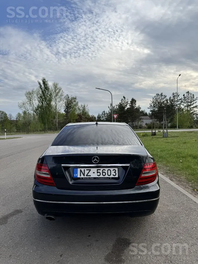 Mercedes-Benz C250 2012 photo 3