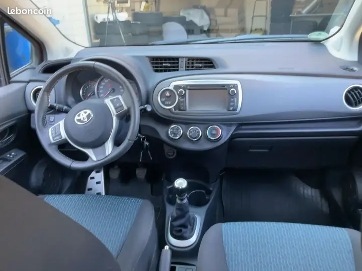 Toyota Yaris 2013 photo 2
