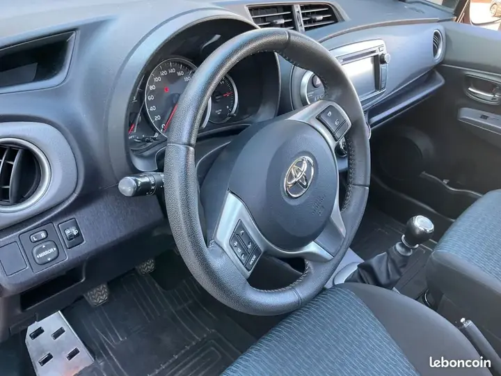 Toyota Yaris 2013 photo 4