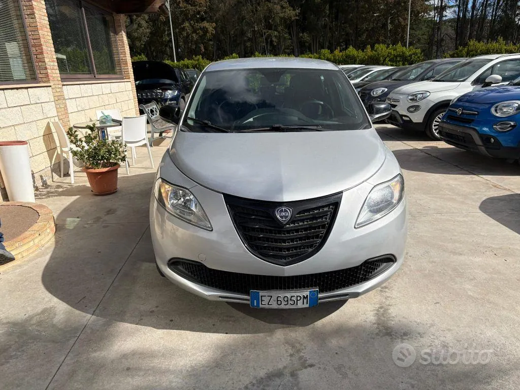 Lancia Ypsilon 2015 photo 2
