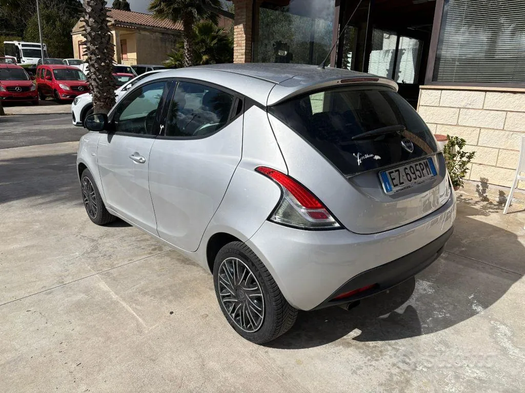 Lancia Ypsilon 2015 photo 4