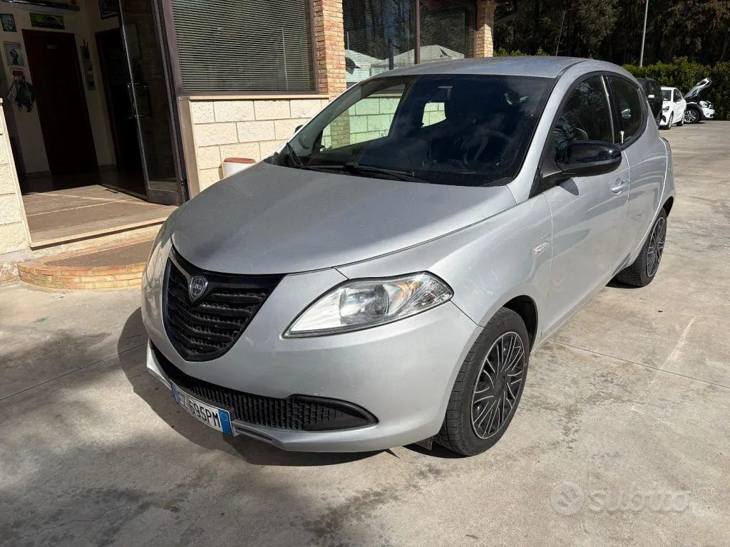 Lancia Ypsilon