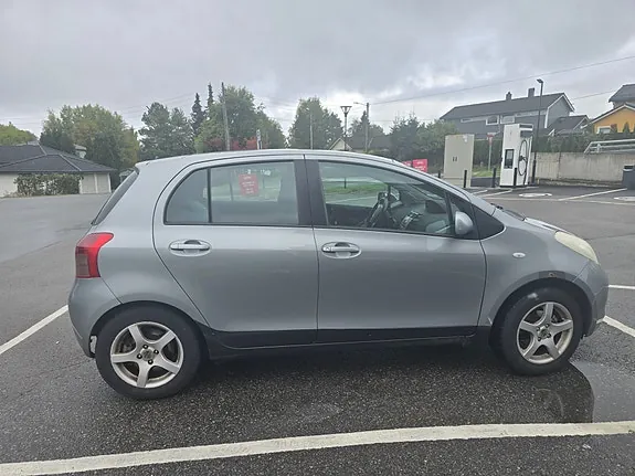 Toyota Yaris 2006 photo 4