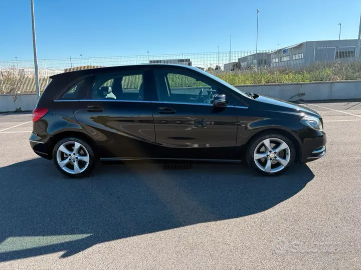 Mercedes-Benz B-Class 2013 photo 2