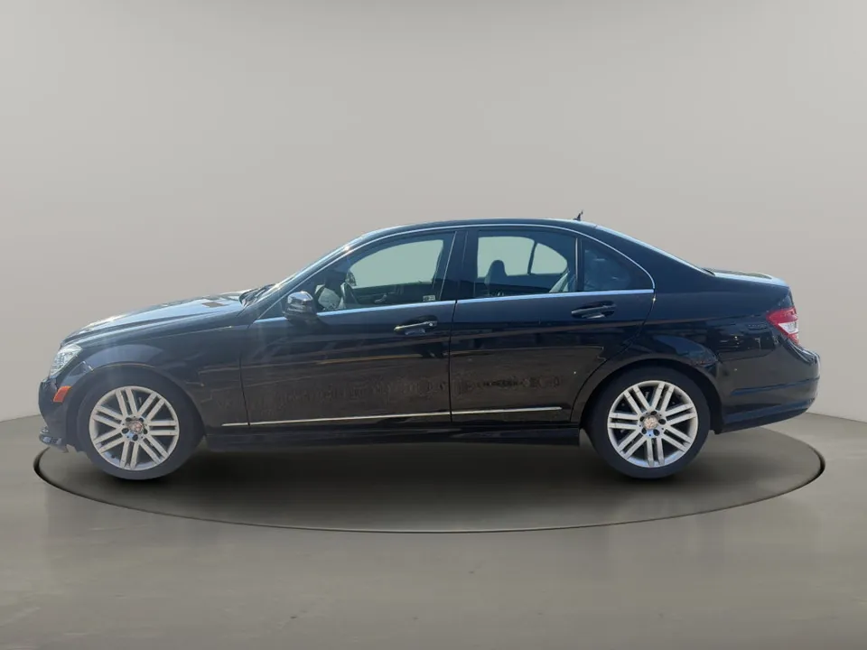 Mercedes-Benz C-Class 2011 photo 2