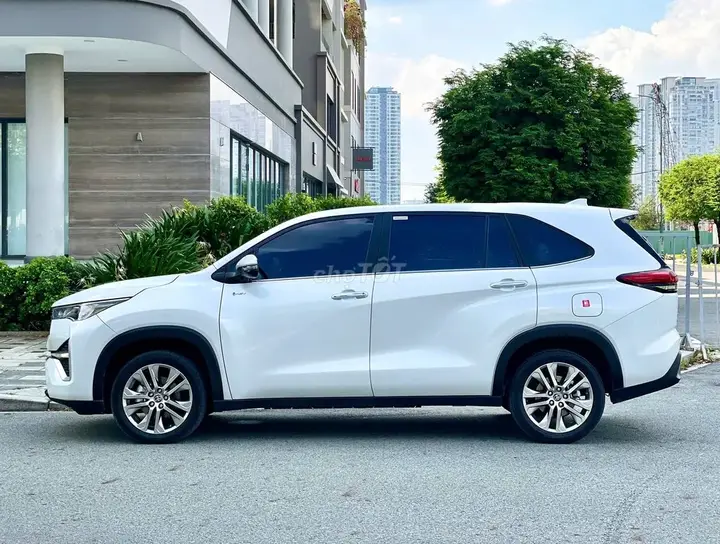 Toyota Innova Cross photo 3