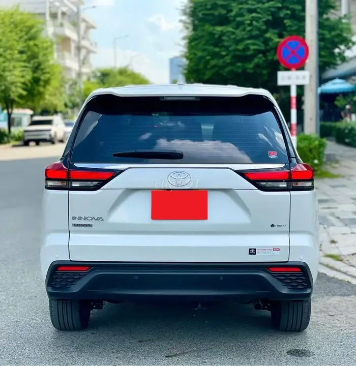 Toyota Innova Cross photo 2