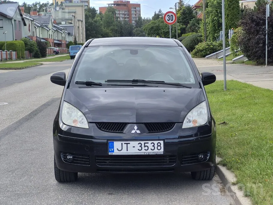 Mitsubishi Colt 2011 photo 2