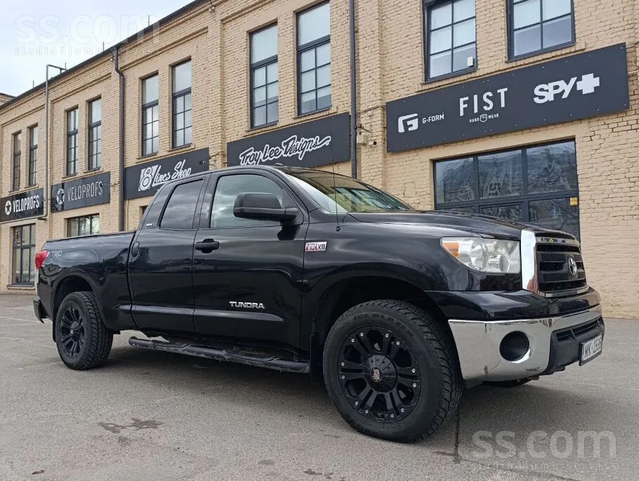 Toyota Tundra 2010 photo 2