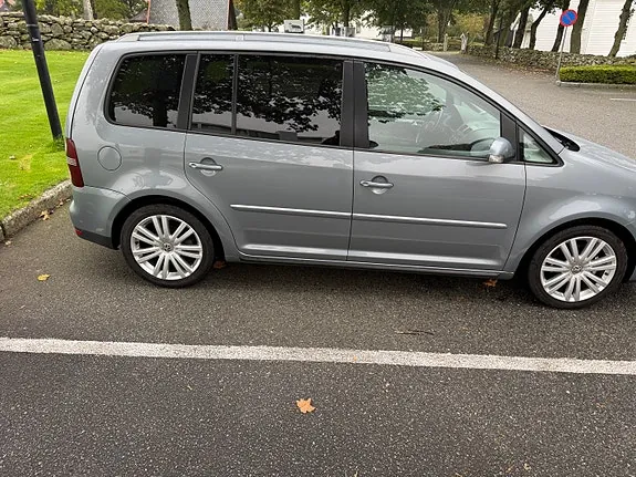 Volkswagen Touran 2008 photo 4