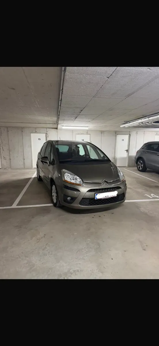 Citroen C4 Picasso 2010 photo 2
