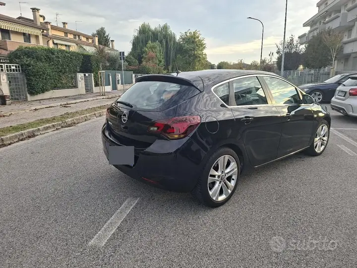 Opel Astra J 2010 photo 4