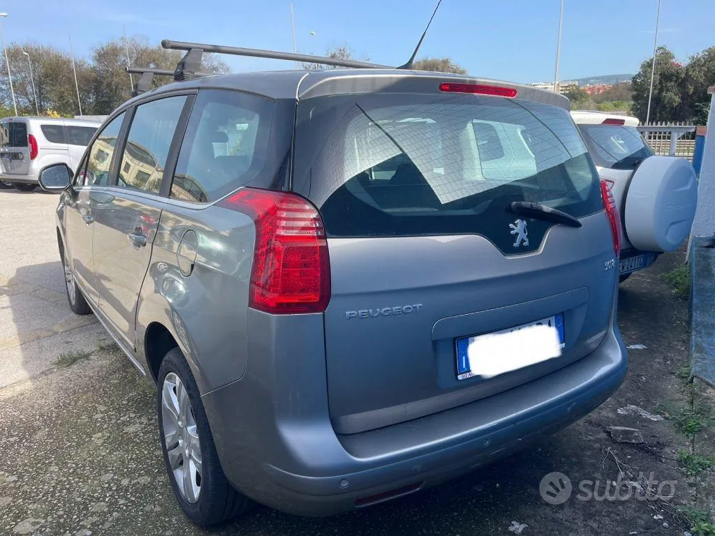 Peugeot 5008 2011 photo 4