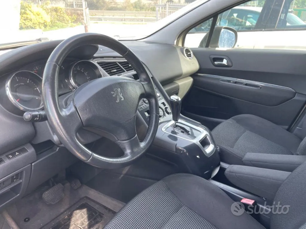 Peugeot 5008 2011 photo 5