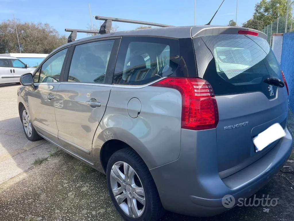 Peugeot 5008 2011 photo 3
