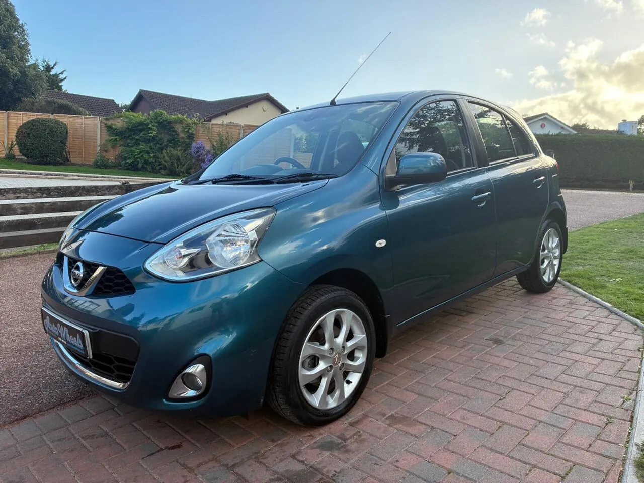 Nissan Micra 2013 photo 2
