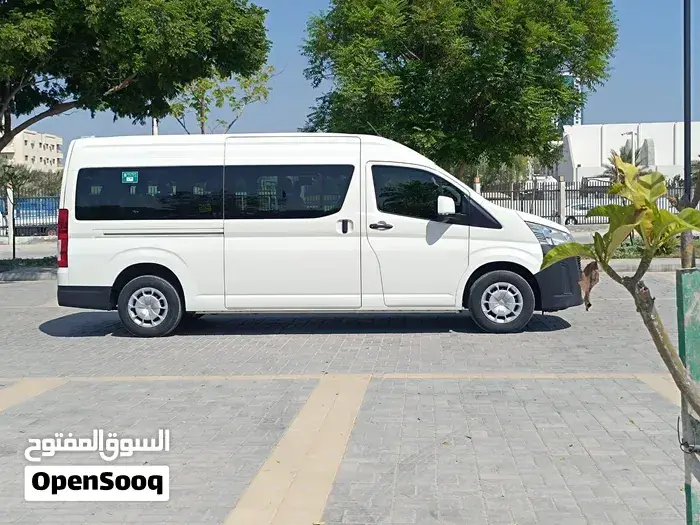 Toyota Hiace 2023 photo 2