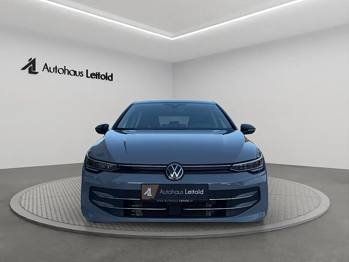 Volkswagen Golf 2025 photo 2