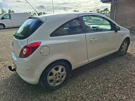 Opel Corsa 2013 photo 4