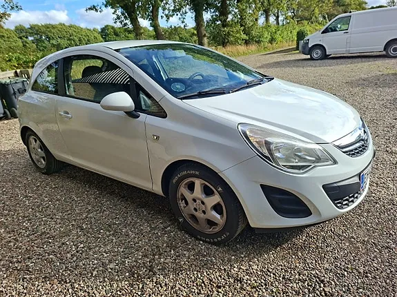 Opel Corsa 2013 photo 3