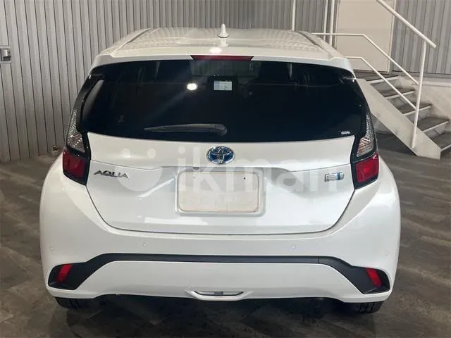 Toyota Aqua 2025 photo 3
