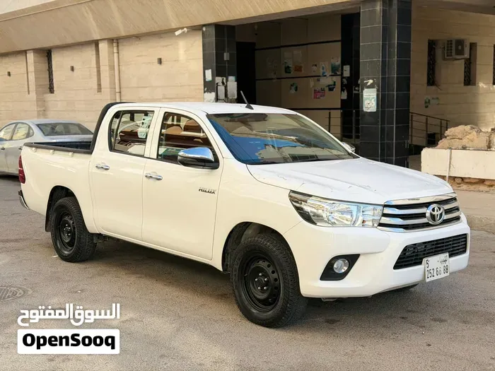 Toyota Hilux 2023 photo 3