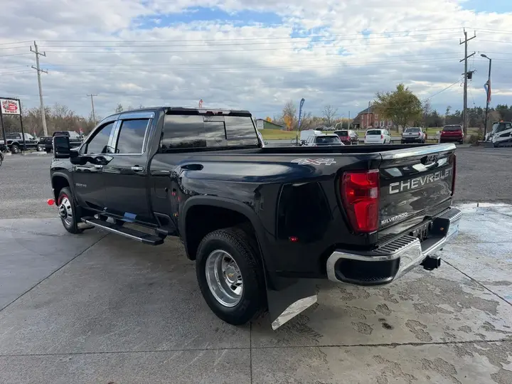 Chevrolet Silverado 3500Hd 2024 photo 3