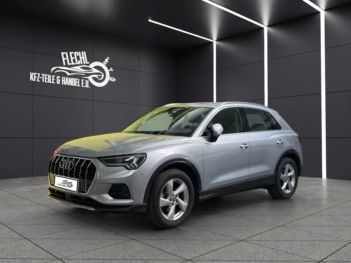 Audi Q3 2019 photo 2
