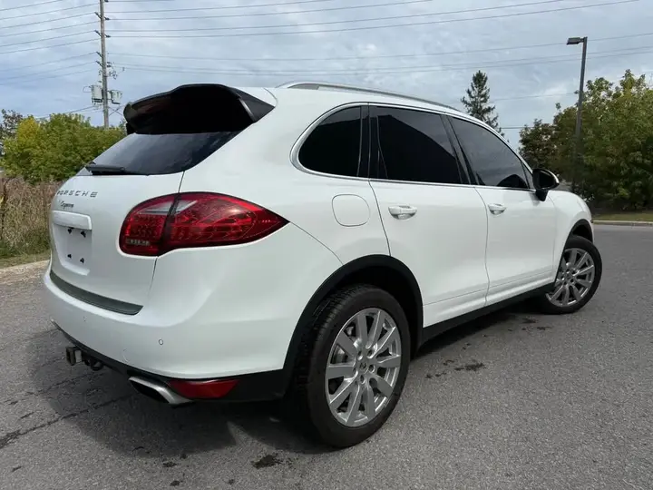 Porsche Cayenne 2012 photo 4