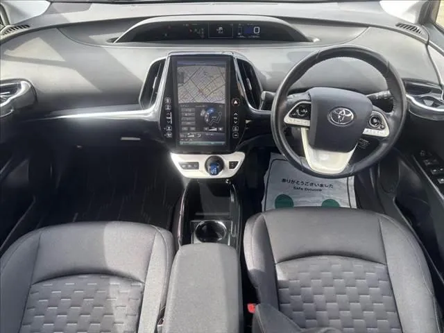 Toyota Prius Phv 2017 photo 3
