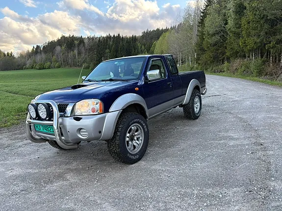 Nissan King Cab 2003 photo 2