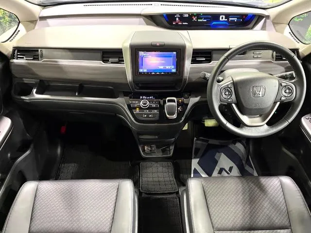 Honda Freede Hybrid G 2023 photo 2