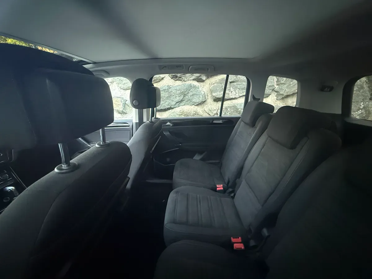 Volkswagen Touran 2016 photo 2