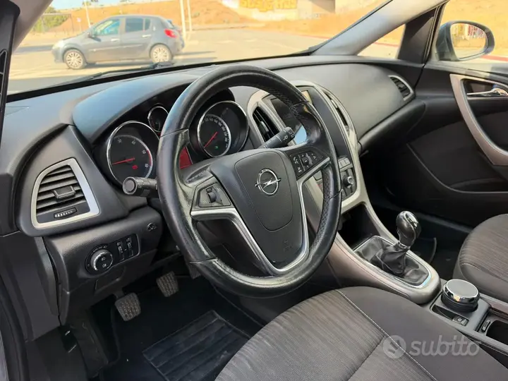 Opel Astra 2010 photo 5