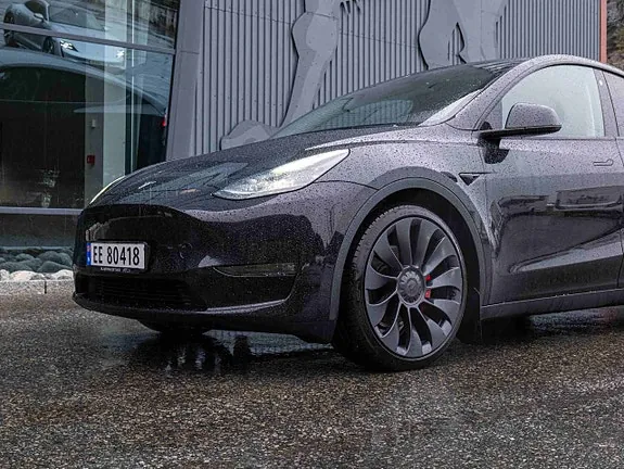 Tesla Model Y 2022 photo 2