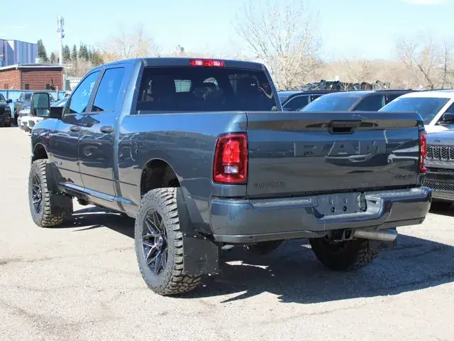 Ram 3500 Big Horn Crew Cab 2026 photo 4