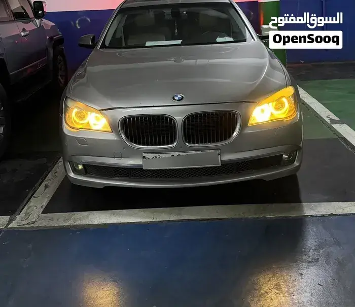 BMW 7 Series 2011 photo 2