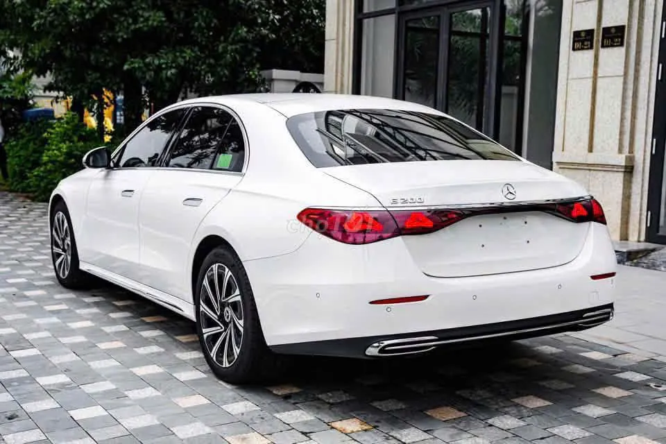 Mercedes-Benz E-Class 2026 photo 3