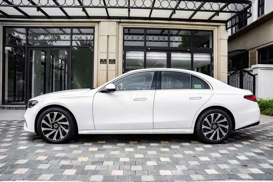 Mercedes-Benz E-Class 2026 photo 2
