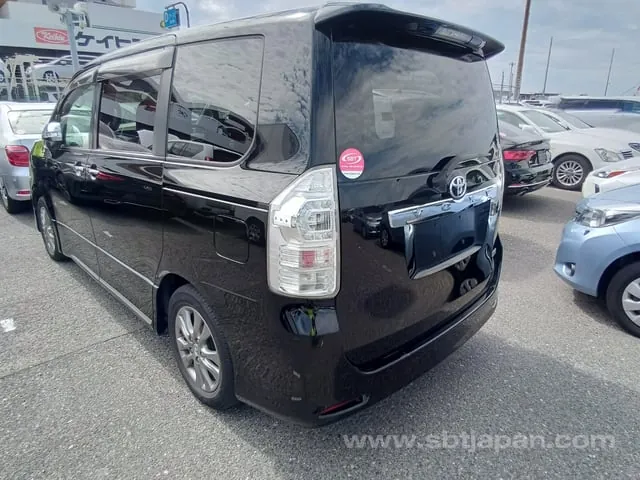 Toyota Voxy Zs 2012 photo 3